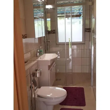 To The Comfortable بيت للعطل لوبمين